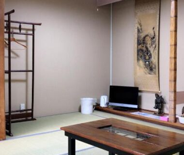 Traditional tatami room with low table, zabuton cushions and tokonoma at Minshuku Ginmatsu, Ishikawa