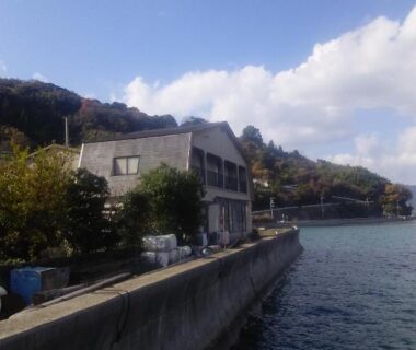 Seawall and coastal two-story building at Minshuku Kamagari on the Hiroshima coast in Chūgoku
