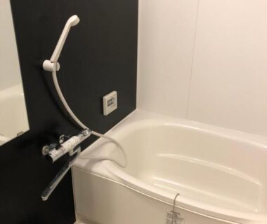 Small bathroom with bathtub, handheld shower and stool in Minshuku Kawarabi-so, Nara, Kansai