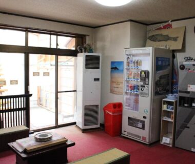 Vending machines and seating area with low table at Minshuku Oe, Kyoto