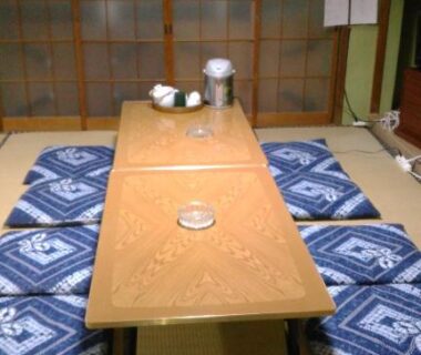 Low table with blue zabuton cushions in tatami room at Minshuku Takahashi Kashibuneten, Shizuoka, Chūbu