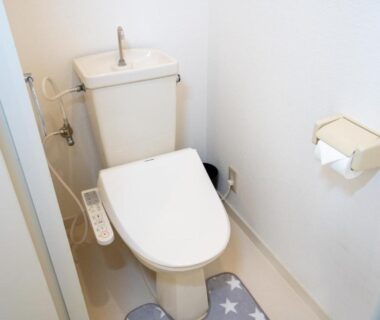 Electronic bidet toilet with tank-top sink in Mitomi inn 京急蒲田駅 Tokyo