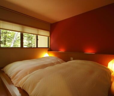 Twin futons on wooden platform with garden view, Mozumo ryokan, Gifu