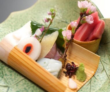 Assorted sashimi with bamboo cup and floral garnish, Musashino Bekkan, Kanagawa Kantō