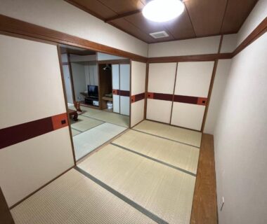 Connected tatami rooms with fusuma sliding doors and wooden trim at Nakamuraya Ryokan in Hokkaidō