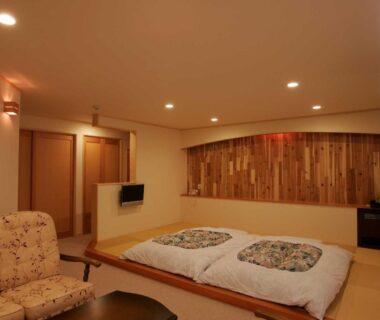 Spacious tatami room with twin futons on low platform, wooden accent wall, seating area at Nakaodaira, Gifu, Chūbu