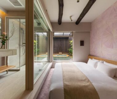 Bedroom with twin beds, glass partition to bathroom and small courtyard garden, exposed wooden beams, Nazuna Kyoto Tsubaki St Kyoto