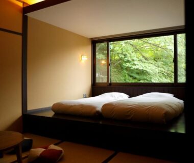 Raised tatami alcove with futons and large window, Negiya Ryofukaku, Hyōgo