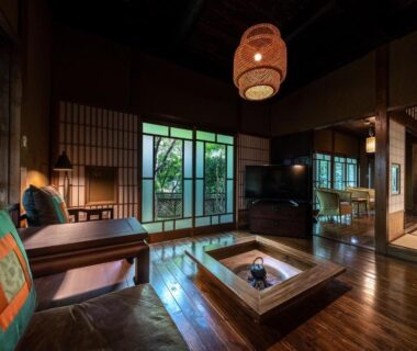 Interior showing irori hearth, wooden floors, shoji screens and tatami area at Nihon-no-Ashitaba, Ōita, Kyūshū