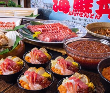 Assorted sashimi rice bowls and ikura on a serving table at Noboribetsu Grand Hotel Hokkaidō