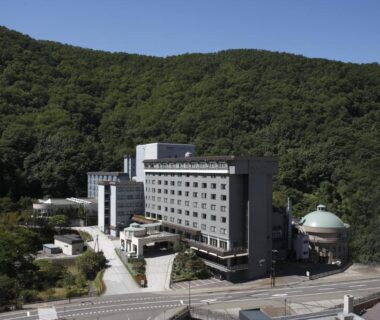 Large hotel building at the foot of a forested hillside, Noboribetsu Grand Hotel, Hokkaidō