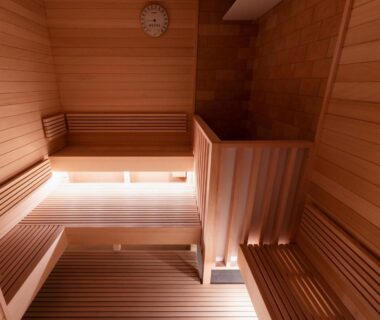 Wooden sauna with tiered benches at Onsen Ryokan Yuen Sapporo Hokkaidō