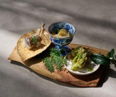 Three small ceramic dishes on wooden tray with leaf garnish at Ochiairo, Shizuoka, Chūbu region