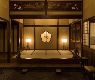 Tatami room with shoji screens, tokonoma alcove and warm lighting at Ochiairo, Shizuoka, Chūbu