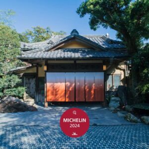 Entrance of Ochiairo with tiled roof, wooden sliding doors and stone courtyard in Shizuoka