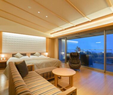 Sunlit tatami room with low table and shoji screens at Omuro no Mori Gyokusui in Shizuoka