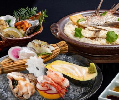 Assorted sashimi and hot pot seafood course served at Onomichi Hansei, Chūgoku Hiroshima