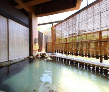 Onsen bath with bamboo screens at Onyado Takasago in Saga, Kyūshū, Japan