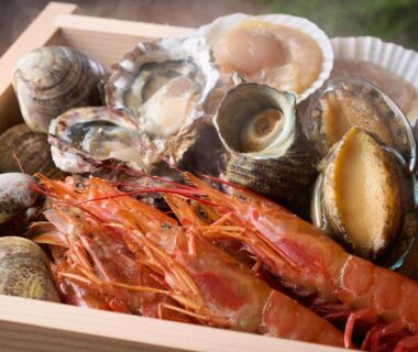Prawns, abalone and shellfish arranged in a wooden box at Ooedo Onsen Monogatari Miyoshiya, Hyōgo