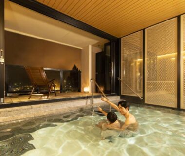 Parent and child bathing in indoor onsen at Ooedo Onsen Monogatari Premium Gero Honkan Gifu Chubu