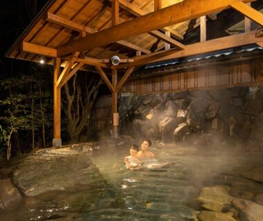 Covered stone onsen bath with wooden roof at Ooedo Onsen Monogatari Yamanaka Grand Hotel, Ishikawa