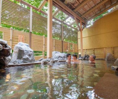 Sheltered rock onsen bath at Ooedo Onsen Monogatari Yamanaka Saichoraku, Ishikawa