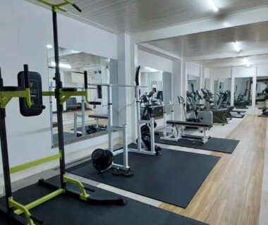 Indoor gym with weight machines at Rakki OnsenRyokan in Nagano