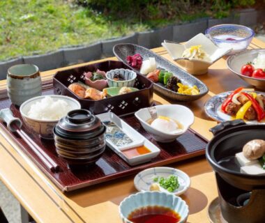 Lacquer tray with rice, miso soup and small side dishes at Ranzan ryokan in Kyoto