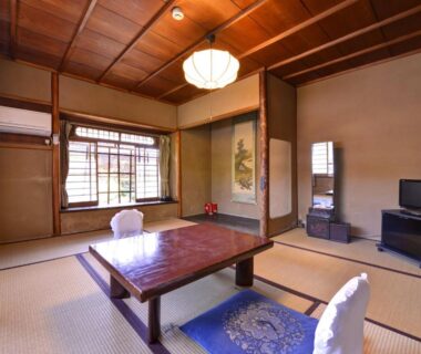 Traditional tatami room with low table, shoji screens and tokonoma, Ryokan Inakatei, Kyoto