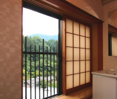 Room interior with shoji screen, sink and balcony view, Ryokan Maruya, Ōita, Kyūshū, Japan