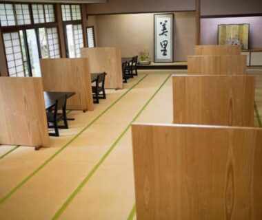 Tatami dining area with wooden partitions, low tables and shoji windows at Ryokan Misato, Kumamoto, Kyūshū