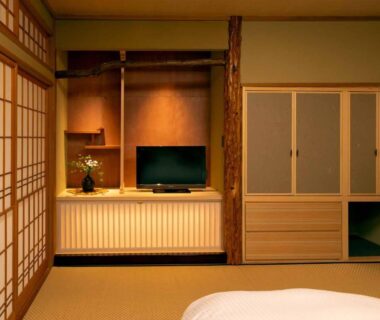 Traditional tatami room with shoji screens and tokonoma at Ryoso Yufuin Yamadaya in Ōita, Kyūshū, Japan
