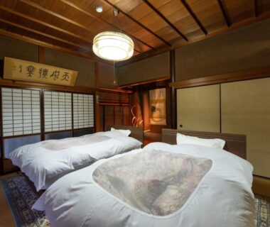 Tatami room with futon bedding, shoji screens and wooden ceiling at Ryouriryokan Asahikan in Nara