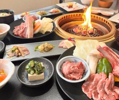 Tabletop yakiniku grill with sliced beef and side dishes at Sagirisou, Nagano
