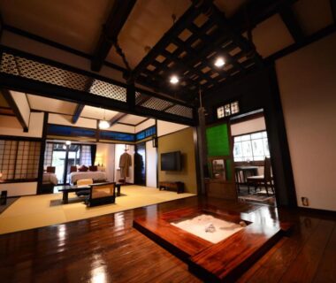 Traditional tatami seating and irori hearth in Sanso Tensui common room, Ōita, Kyūshū