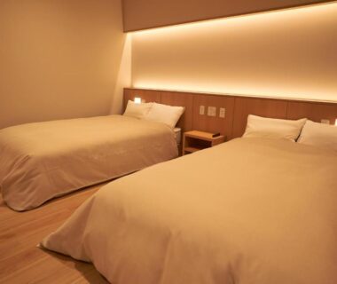 Minimal twin room with wooden flooring at Sansuiso Tsuchiyu Spa, Fukushima