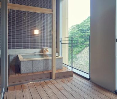 Wooden bathing area with tiled tub and large windows, Sansuiso Tsuchiyu Spa, Fukushima
