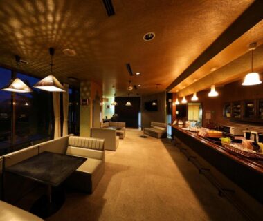 Warm lounge with booth seating and bar counter at Sasakura onsen Ryuunso, Niigata, Chūbu