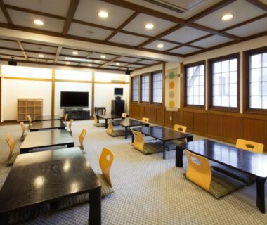 Spacious dining room with low tables and backrest floor chairs Schole Hakuba Chūbu Nagano Japan
