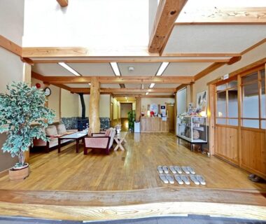 Spacious wooden lobby with seating, shoji screens and slippers by entrance at Sendaiya in Gifu, Chūbu