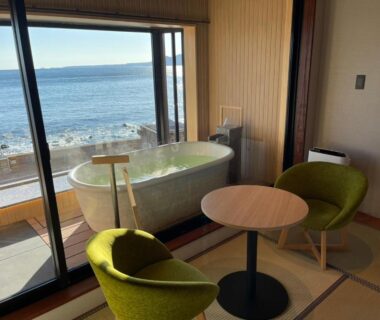 Tatami room with bathtub and pair of chairs overlooking the sea at Senoumi, Shizuoka, Chūbu