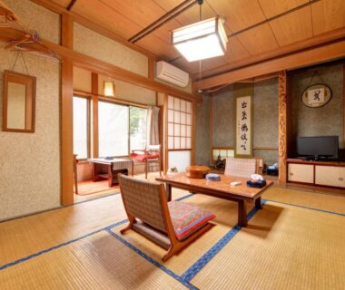 Traditional tatami room with low table, floor chairs, shoji screens and tokonoma alcove at Setoguchi, Niigata
