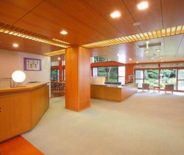 Wood-paneled reception lobby with seating and garden view at Shiki Resort Hida Takayamaso Gifu