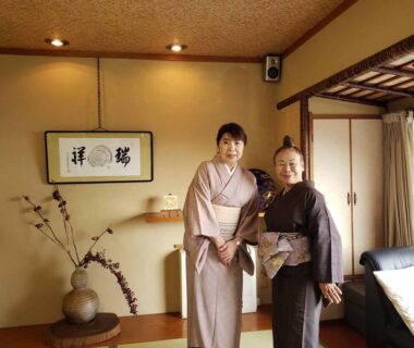 Women in kimono in a tatami room at Shiroyama Ryokan Nara