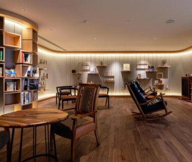 Cozy wooden lounge with bookshelves and seating at Shogetsu Grand Hotel in Hokkaidō