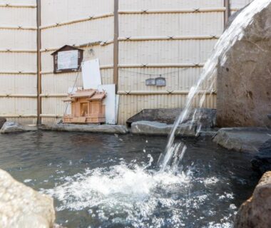 Stone onsen bath with flowing spout at Shosenkaku in Nagano, Chūbu