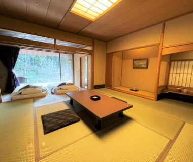Traditional tatami room with low table and futons at Sora Togetsusoukinryu in Shizuoka, Chūbu, Japan