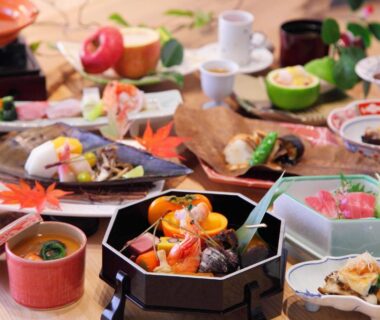 Multiple small traditional Japanese dishes and lacquer box on dining table at Sora Togetsusoukinryu Shizuoka
