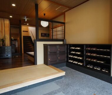 Tatami step and shoe shelves in Soumeian genkan entrance in Gunma ryokan