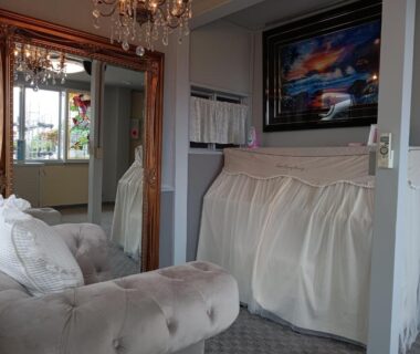 Tufted settee, gilded mirror and chandelier in StellaMarina Atami room, Chūbu Shizuoka